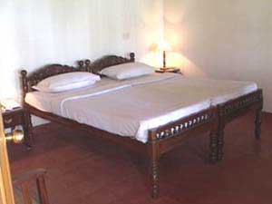 bed2.jpg (10547 bytes)