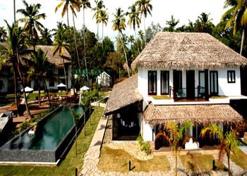 Front view of Vembanad Lake resort 